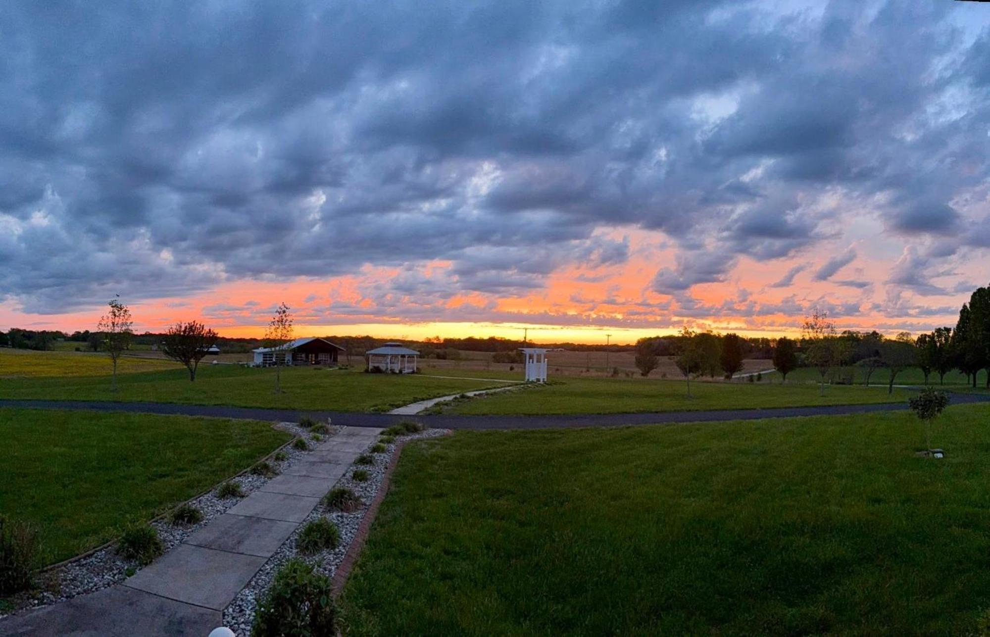 Barren Breeze Bed And Breakfast Lucas Екстер'єр фото